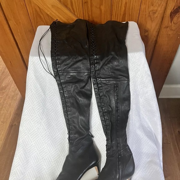 Tall Celine Paris Leather Kitty Heel 35.5 EU - Picture 1 of 6